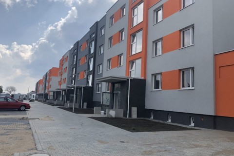 FE99E06B-03EB-469B-A676-C244B461185C